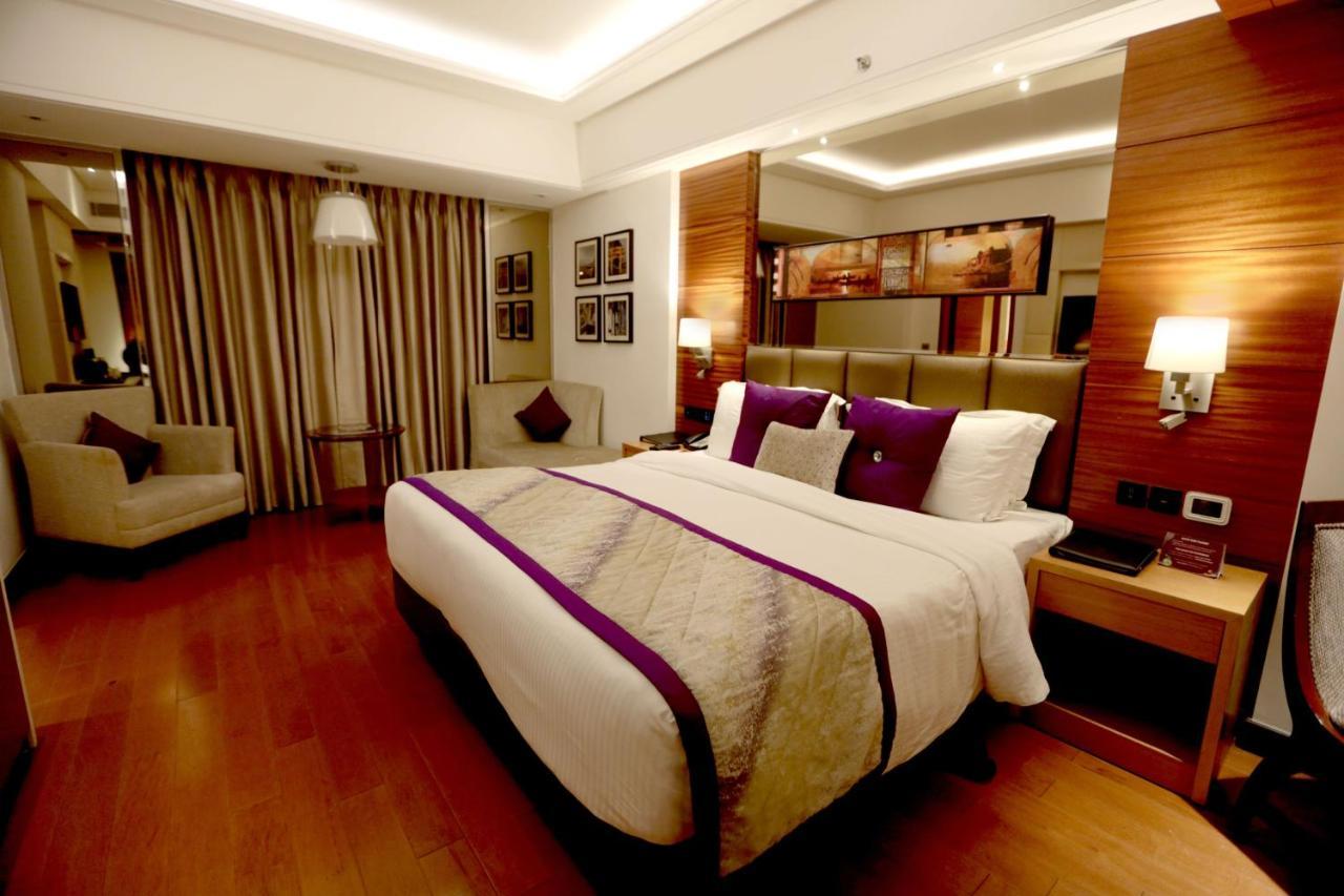 Hotel Madin Варанаси Экстерьер фото