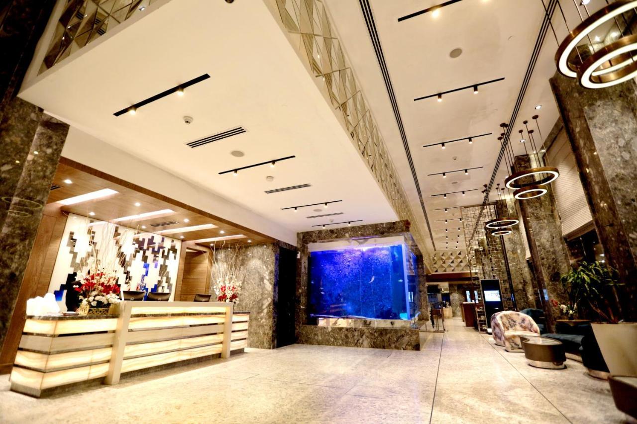 Hotel Madin Варанаси Экстерьер фото