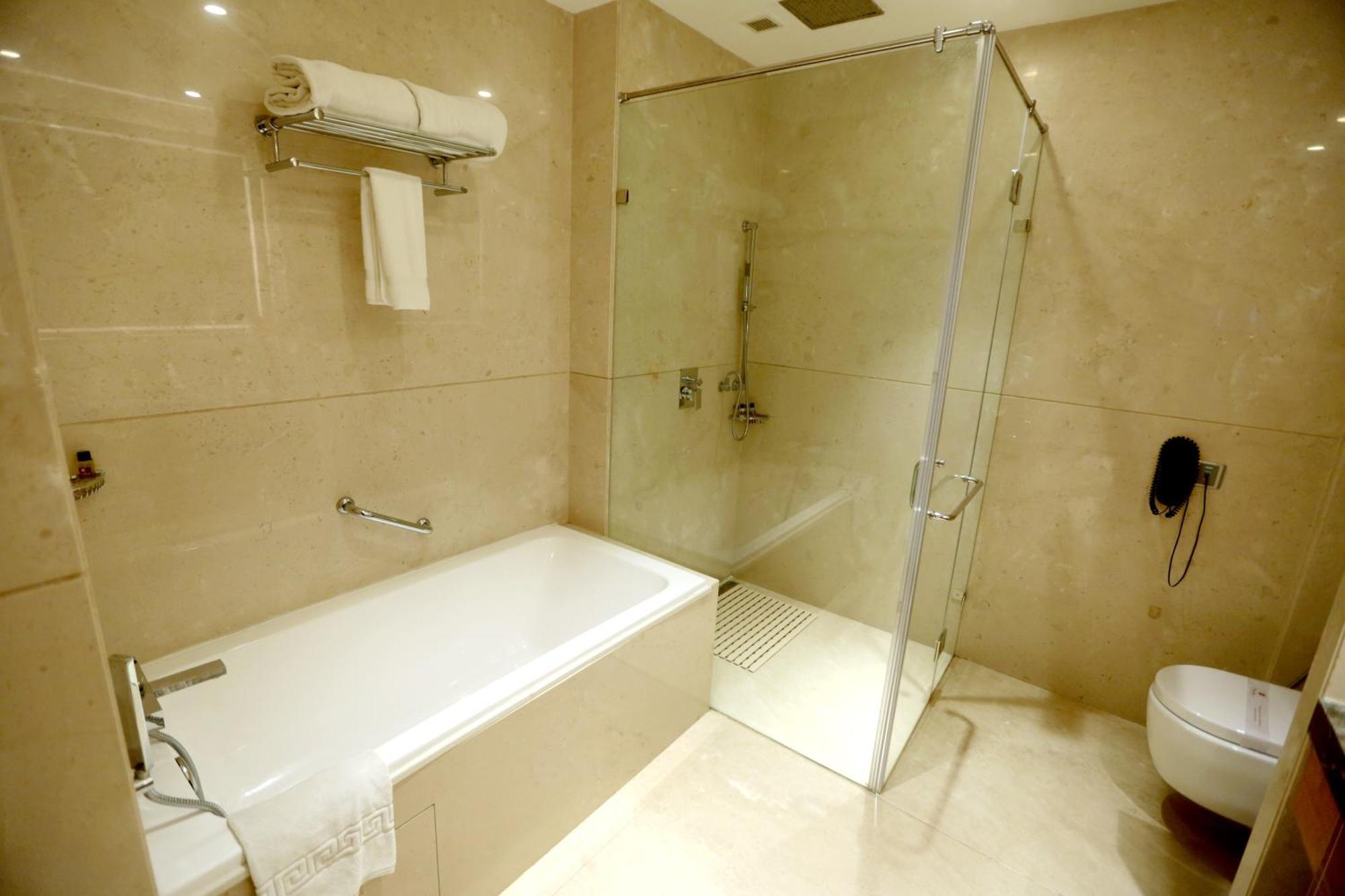 Hotel Madin Варанаси Экстерьер фото