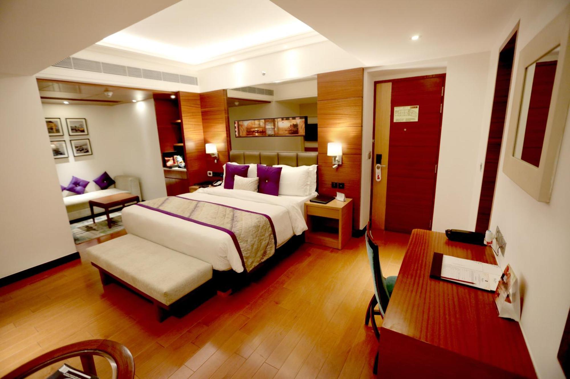 Hotel Madin Варанаси Экстерьер фото